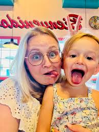 It's a Date! Auntie Style