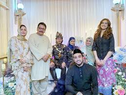 Datin embun, ibu hisham meminta agar wahida untuk berlakon di depan hisham yang dia masih isteri hisham dan tidak menyebut kisah perceraian mereka. Drama Masih Ada Rindu Tv3 Myinfotaip