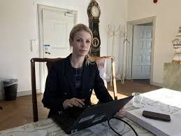 Hans rapport, som anna könig jerlmyr själv beställt, gömdes undan. Anna Konig Jerlmyr M Svarar Pa Fragor Om Forsta Tiden Vid Makten Svt Nyheter