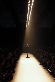 Runway Inspiration Simple And Elegant Would Be Pleasing To All Audience Members Catwalk Design Fashion Show Fashion Runway Show