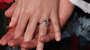 The couple plans to marry in october. Princess Eugenie S Engagement Ring Get The Look