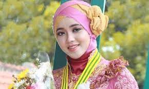Yuk, simak gambar pakaian adat indonesia di bawah ini! 9 Nama Pakaian Adat Sunda Pria Perempuan Anak Dan Penjelasannya Silontong