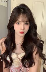 29+ Kiểu tóc đi tiệc cho mặt tròn sang trọng cực THẦN THÁI