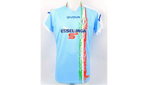 Una serata indimenticabile, all'insegna dei valori della solidarietà e con il preciso scopo di raccogliere più fondi possibili per la ricerca sul cancro e sulle malattie genetiche. Chiellini S Worn And Signed Shirt Partita Del Cuore 2019 Charitystars