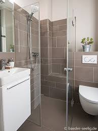 Duschbad Mit Einer Ganzglas Duschabtrennung Planen Kleines Bad Mit Dusche Kleiner Duschraum Badezimmer Gestalten