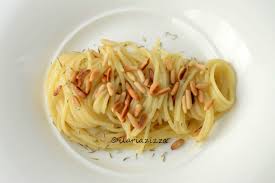 Contiene la ricetta di un favoloso sugo per la pasta. Pasta Con Crema Di Topinambur E Pinoli Tostati Ilaria Zizza