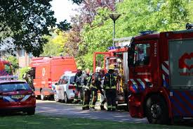 Inmiddels is de rook afgenomen. Uitslaande Brand In Rietendak Van Woning S Gravenweg Capelle Aan Den Ijssel