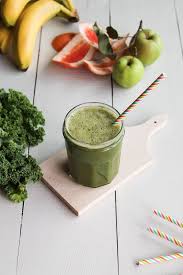 Green Smoothie Au Kale L Incroyable Hulk Aime Mange Recette Smoothie Legume La Bonne Bouffe Recette Jus De Fruit