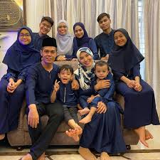 Anzalna dan eidrees kini muncul menghiasi kempen promosi beberapa produk barangan bayi masih menebal sifat santun dan tak hilang tawa, anzalna dan hanif yang dianugerahkan eidrees syukur sepanjang tempoh ini sistem sokongan kami ialah keluarga. Rotikaya Besarnya Family Fauzi Nawawi Lisdawati Facebook