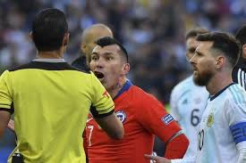 His jersey number is 17.gary medel statistics and career statistics, live sofascore ratings, heatmap and goal video highlights may be available on sofascore for some of gary medel and bologna matches. Meski Tak Akur Medel Tetap Pilih Messi Jadi Pemain Terbaik Fifa Halaman All Kompas Com