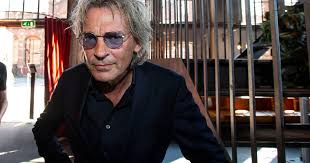 Een van van nieuwkerks bijzondere gaven is dat hij altijd nieuwsgierig lijkt. 4 Matthijs Van Nieuwkerk Uit Almen Gaat Door Maar Waarmee Precies Dat Vertelt Hij Binnenkort De 21 Van 2021 Destentor Nl