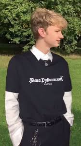 The eboy haircut joins the ranks of beloved trends making. Eboy Tommyinnit In 2021 My Dream Team Pretty Boys Tommy Boy