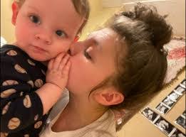 Amanda Rollo's Instagram, Twitter & Facebook