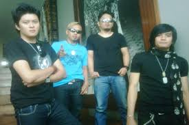 Vokalis band emang selalu jadi yang paling tajir di antara personil lain. Kapten Band Pakai Perjanjian Tertulis Untuk Vokalis Baru Okezone Celebrity