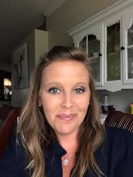 Yesterday…rainy Monday vibe! I thought it was safe to wear my fragrances  again—my nose said, 'you think' I was going for chocolate chip cookie 🍪 🍪  1970 Rosendo Mateu Olfactive Expressions 🍪