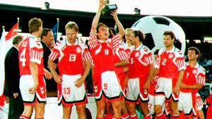 Tag med til sommeren '92, da danmark imod alle odds vandt em i fodbold. Her Er Heltene Fra Em 1992 I Dag Tv2 Ostjylland