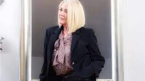 'δεν κανει για πρωτο ονομα.' ειδα πωσ βιωνε τη μοναξια και την αγαπη, οχι μονο αυτο αλλα και τα υπολοιπα παιδακια που ηταν. Royla Koromhla Zappit