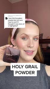 Kelly Sledge's Instagram, Twitter & Facebook