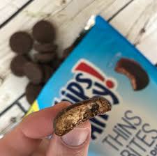 Oreo thins bites white fudge dipped the newest oreo's to come out and we can't wait to try them! Oreo White Fudge Dipped Chips Ahoy Fudge Dipped Thin Bites Reviews Snack Gator
