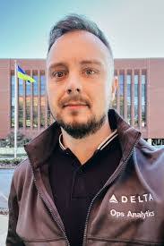 Anya Strong's Instagram, Twitter & Facebook