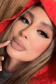 Shelby Leach's Instagram, Twitter & Facebook