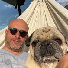 Is it possible to remove the battery of the I am during winter to store it  inside?