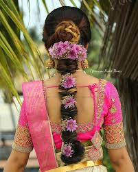 Trending wedding reception hairstyles that'll compliment your wedding reception look, perfectly. 50 Stunning Indian Hairstyles For Reception Tikli