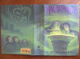 It was nearing midnight and the prime minister was sitting alone in his office, reading a long memo that was slipping through his brain without leaving the slightest trace of meaning behind. Harry Potter And The Half Blood Prince 113 First Edition Near Fine Unread Or Gently Read 113 Vialibri