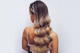 Go simple and minimalistic with this hairstyle! 36 Amazing Graduation Hairstyles For Your Special Day