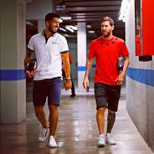 Antonela roccuzzo is the wife of famous soccer player lionel messi and mother of their three sons roccuzzo was first mentioned in the media when she and messi publicly announced their relationship. Pin En Lionel Messi