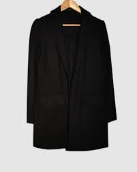 Manteau de laine grise a une silhouette surdimensionnée à travers le corps , conçu dans un tissu de laine lourd et épais de haute qualité. Manteau En Laine Noir Glowy Fall Winter 2020 Women S Blazer Blazer Fashion