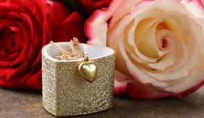 Unfortunately for you, valentine's day is big business for all those gift manufacturers out there, and there are tons of generic gifts to choose from, which is spelling big disaster for romance. Romantic Valentines Gift That Will Surprise Her
