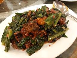 Rasa ikan asin yang enak tidak terlepas dari cara pembuatannya. Tradisi Makan Bareng Keluarga Besar Di Restoran Angke