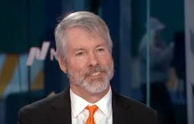 在首屆白宮數位資產峰會（White House Digital Assets Summit）上，Strategy 共同創辦人Michael  Saylor 提出了一項全面的加密貨幣戰略。他認為，如果美國建立明確的監管框架、消除創新障礙，並戰略性地累積比特幣，未來十年內可釋放高達