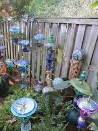 Diy Garden Art Ideas You Can Never Have Too Much Color In Your Garden The Post Diy Garden Art Ideas Appeared First Garden Art Glass Garden Art Garden Art Diy
