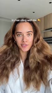 Ariel Randall's Instagram, Twitter & Facebook