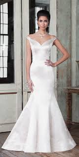 Justin Alexander Signature Style 9804 Sleek Couture Seamed Fit And Flare Gown In Silk Wedding Dress Couture Wedding Dress Styles Fit And Flare Wedding Dress