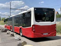 heckansicht des mb c2 g ex gschwindl wien am 10 7 20 beim bahnhof kerzers bussen reisecar wien
