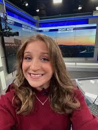 Happy Monday ♥️ It feels like Fall this morning with the sweater weather 🤩  but don't worry it'll warm up this afternoon! Let's have a great week 🎉