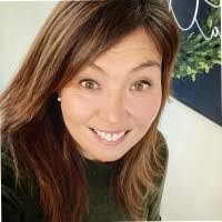 Suzanna Thomas's Instagram, Twitter & Facebook