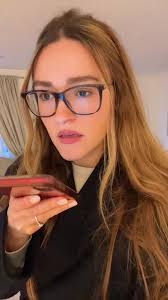 We all have that one DRAMATIC friend 🙄 #inventinganna  #inventingannanetflix #annadelvey #annasorokin @netflix #juliagarner #fyp  #annadelveyaccent