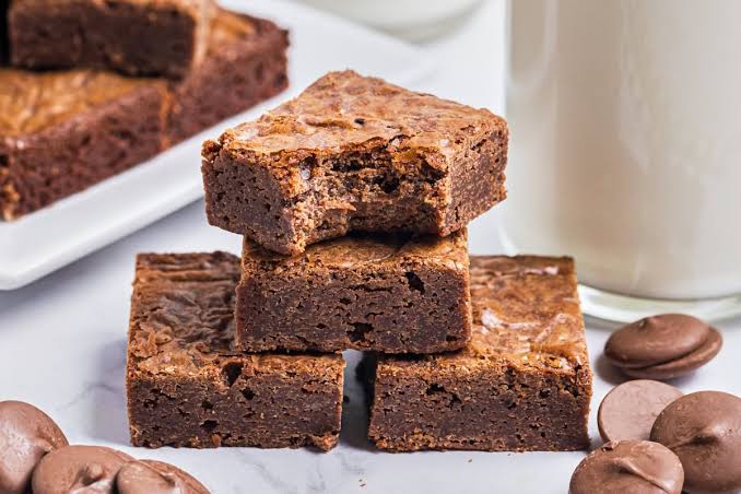 Milk Chocolate Brownies (Soft, Fudgy & Easy Recipe)