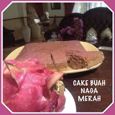 Selain disantap langsung, daging buah naga juga sangat menarik untuk dikreasikan menjadi aneka olahan makanan, termasuk juga resep es mambo buah naga merah nan lembut yang merupakan variasi olahan buah naga sebagai bahan dasar utama es. Resep Cake Buah Naga Merah