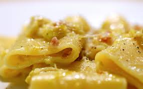 Se avete già realizzato la nostra ricetta degli spätzle, i celebri gnocchetti tirolesi, e siete ormai esperti nell'utilizzo del tipico e ingegnoso spätzlehobel, non vi resta che provare anche un'altra variante tradizionale di questo primo piatto tipico: Come Fare La Pasta Zafferano Speck E Provola Con La Ricetta Facile Gustoblog