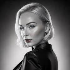 Roxanne Mcrae's Instagram, Twitter & Facebook