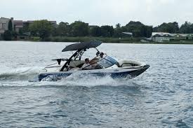 Malibu boats is the world's leading custom ski boat manufacturer located in loudon, tennessee. Malibu Wakesetter Vtx Leisure Boating