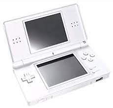 Ya no sólo porque la mayoría de tiendas digitales tenga a bien regalar videojuegos de tanto en cuando, sino porque además en su catálogo encontramos una amplia variedad de títulos que podemos descargar y. Amazon Com Nintendo Ds Lite Polar White Nintendo Ds Videojuegos