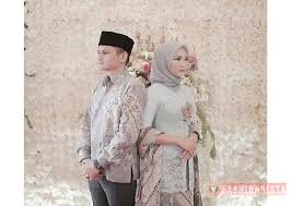 Model baju tunangan lamaran couple gamis batik pekalongan gamis batik kombinasi valvet. Model Baju Kebaya Couple Selendang Batik Silver Fashionsista Co Model Model Fashion Terbaru 2021