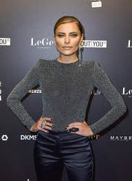 Das beweist das model auf einem neuen foto, das es auf instagram postet. Sophia Thomalla Spricht Uber Ihre Krankheit Sie Wird Regelmassig Operiert Mopo De