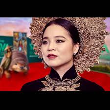 When I first heard my friend @kellymarietran was to be the newest and the  1st ever Southeast Asian Disney princess, I was overjoyed. I'm so proud  that Kelly is breaking another glass